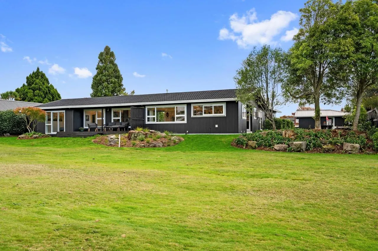 Above Par Golf Course Villa With Hot Tub 4Bd3Bth Rotorua