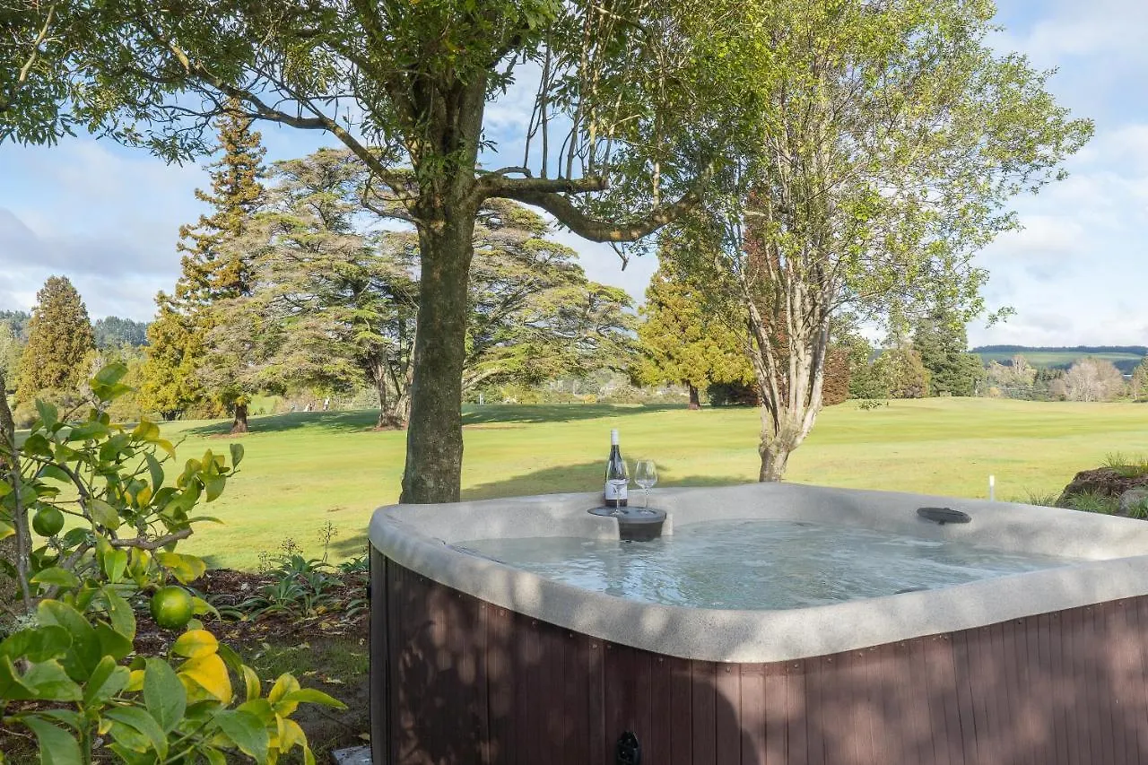 Above Par Golf Course Villa With Hot Tub 4Bd3Bth Rotorua New Zealand