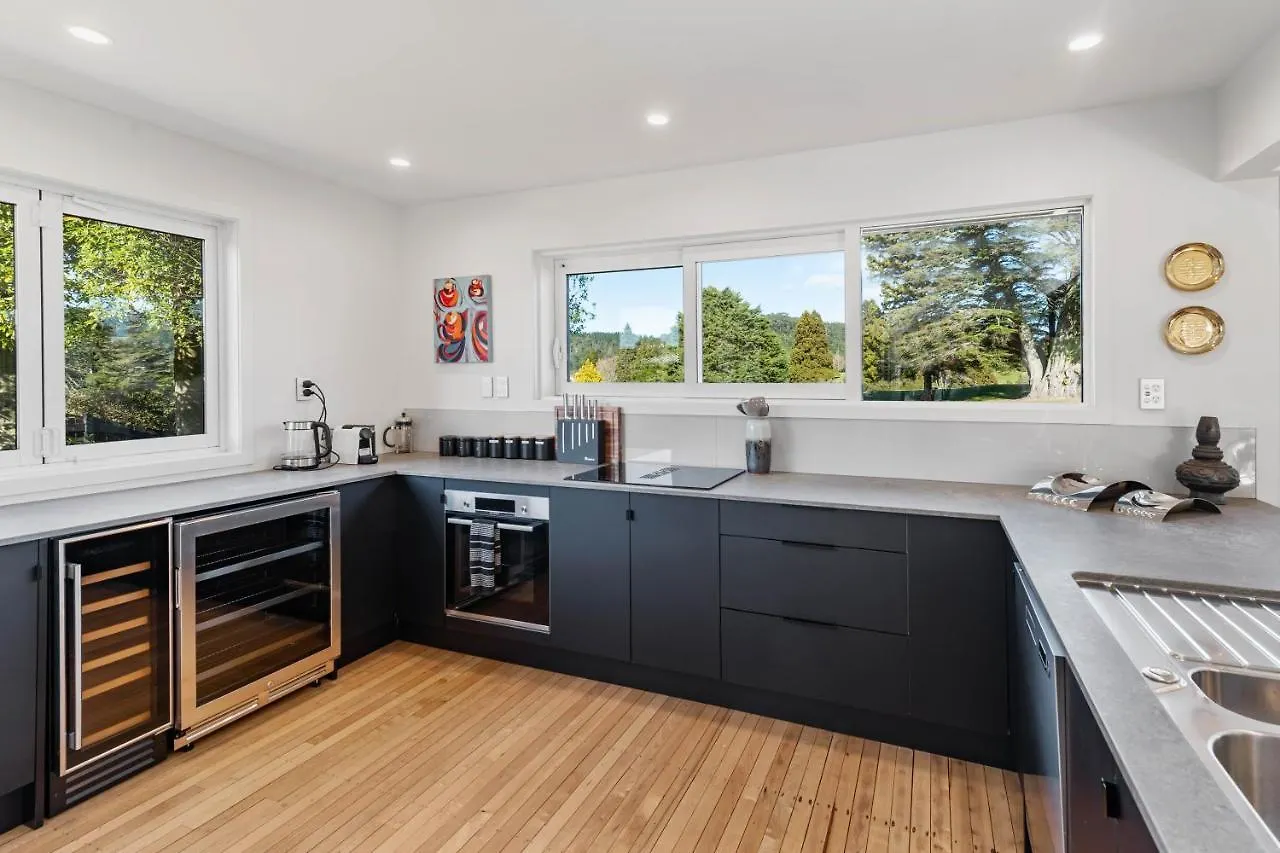Above Par Golf Course Villa With Hot Tub 4Bd3Bth Rotorua New Zealand
