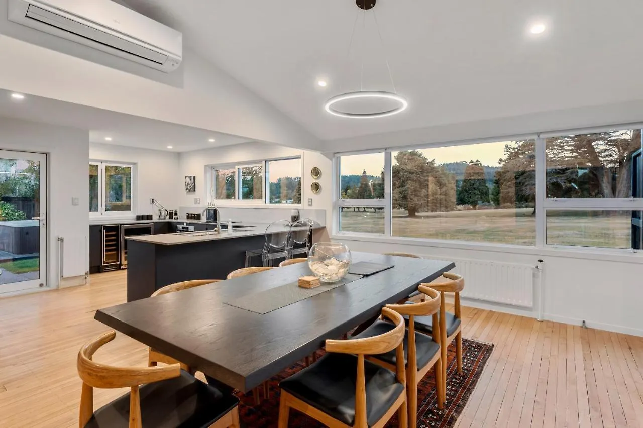 Above Par Golf Course Villa With Hot Tub 4Bd3Bth Rotorua 0*,