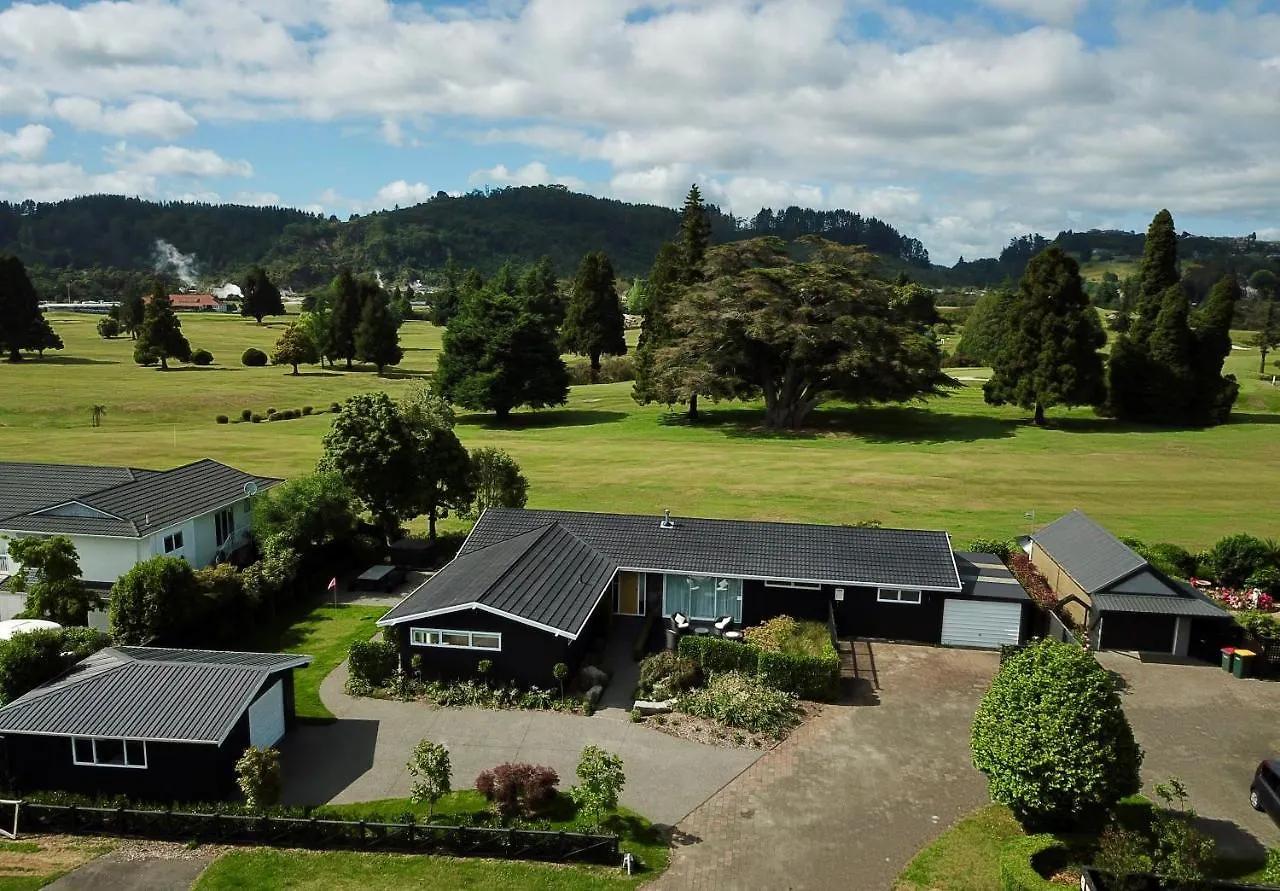 Above Par Golf Course Villa With Hot Tub 4Bd3Bth Rotorua New Zealand