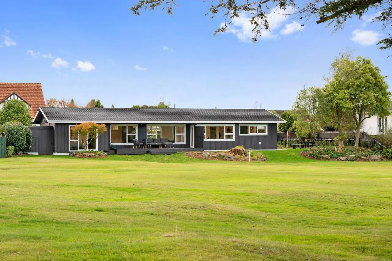 Above Par Golf Course Villa With Hot Tub 4Bd3Bth Rotorua