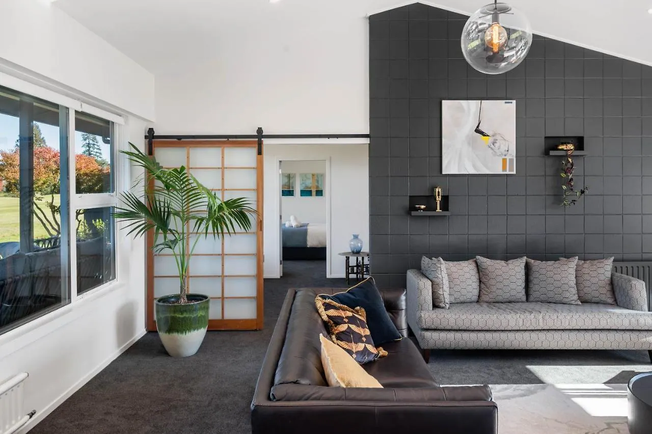 Above Par Golf Course Villa With Hot Tub 4Bd3Bth Rotorua New Zealand