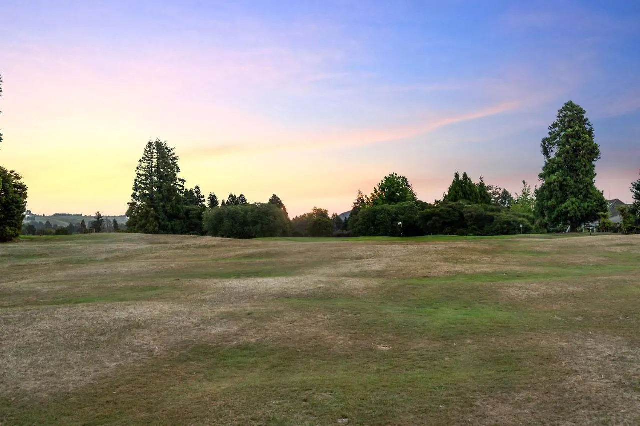 Above Par Golf Course Villa With Hot Tub 4Bd3Bth Rotorua 0*,