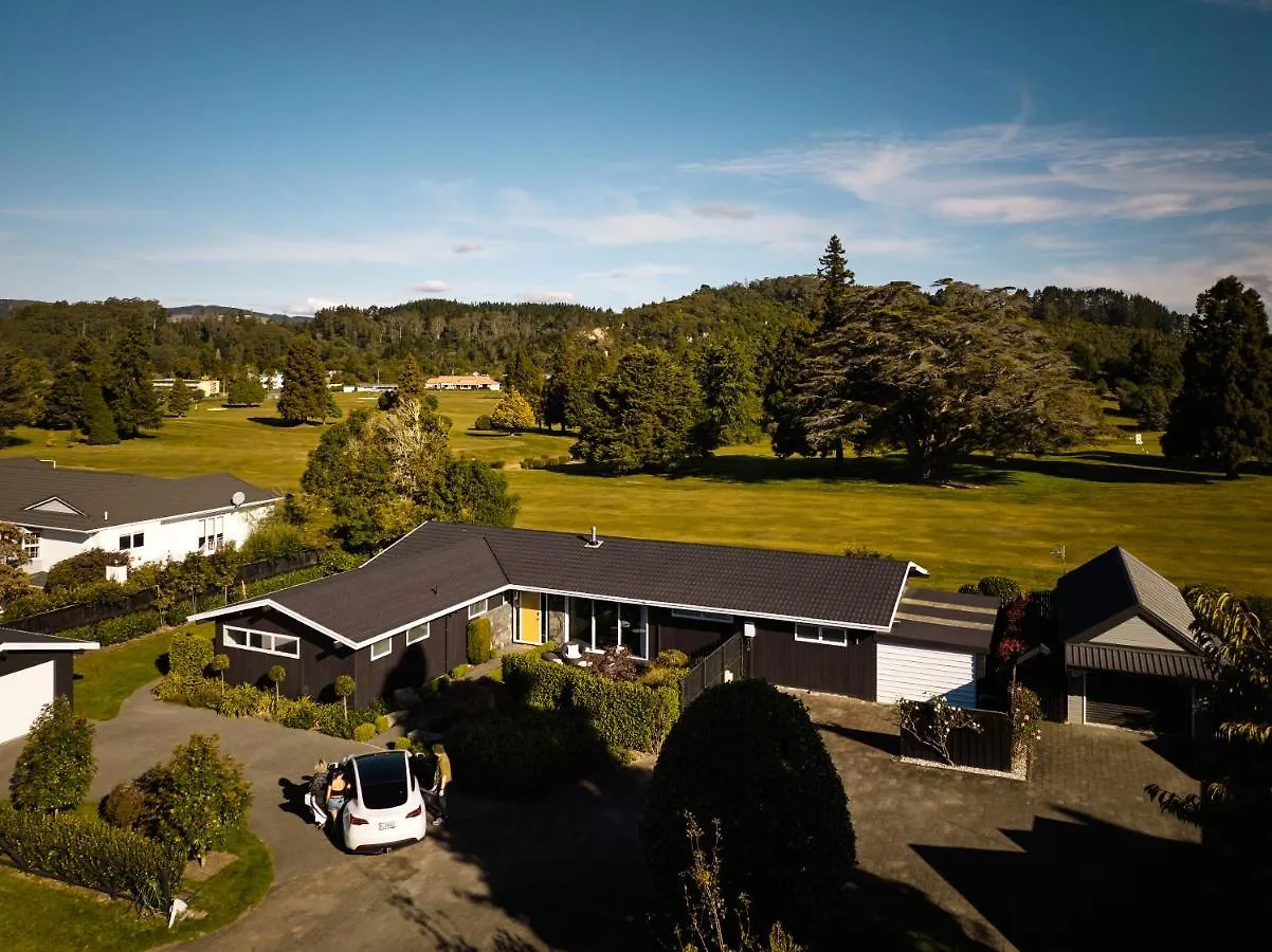 Above Par Golf Course Villa With Hot Tub 4Bd3Bth Rotorua